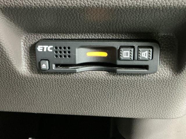 フリードハイブリッド ハイブリッド・Ｇホンダセンシング　ナビ　Ｒカメラ　ブルートゥース　フルセグ　軽減ブレーキ　キーフリーシステム　記録簿　ＤＶＤ再生可能　ＥＣＯＮ　後カメラ　Ａクルーズ　ＬＥＤヘッドランプ　横滑防止　パワーウインドウ　３列シート　ＥＴＣ付（13枚目）