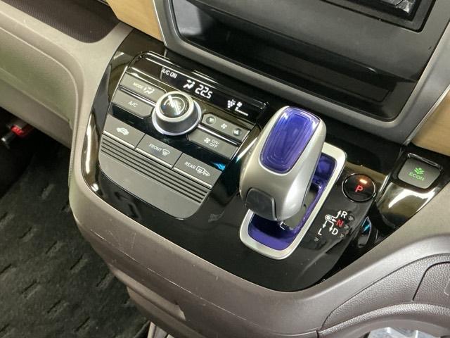 フリードハイブリッド ハイブリッド・Ｇホンダセンシング　ナビ　Ｒカメラ　ブルートゥース　フルセグ　軽減ブレーキ　キーフリーシステム　記録簿　ＤＶＤ再生可能　ＥＣＯＮ　後カメラ　Ａクルーズ　ＬＥＤヘッドランプ　横滑防止　パワーウインドウ　３列シート　ＥＴＣ付（15枚目）