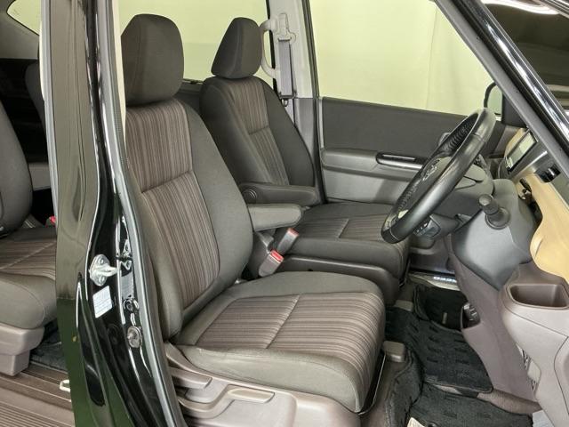 フリードハイブリッド ハイブリッド・Ｇホンダセンシング　ナビ　Ｒカメラ　ブルートゥース　フルセグ　軽減ブレーキ　キーフリーシステム　記録簿　ＤＶＤ再生可能　ＥＣＯＮ　後カメラ　Ａクルーズ　ＬＥＤヘッドランプ　横滑防止　パワーウインドウ　３列シート　ＥＴＣ付（18枚目）