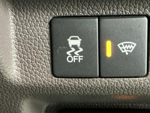 フリードハイブリッド ハイブリッド・Ｇホンダセンシング　ナビ　Ｒカメラ　ブルートゥース　フルセグ　軽減ブレーキ　キーフリーシステム　記録簿　ＤＶＤ再生可能　ＥＣＯＮ　後カメラ　Ａクルーズ　ＬＥＤヘッドランプ　横滑防止　パワーウインドウ　３列シート　ＥＴＣ付（24枚目）