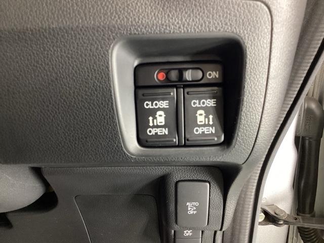 Ｎ－ＢＯＸ ＧＳＳパッケージ　Ｒカメラ　ドラレコ　ＣＤ　ＴＶ　ＥＴＣ　Ｗ電動ドア　Ｉストップ　ブレーキサポート　ダブルエアバック　サイドカーテンエアバック　点検記録簿　イモビ　前席シートヒーター　スマートキー＆プッシュスタート（23枚目）