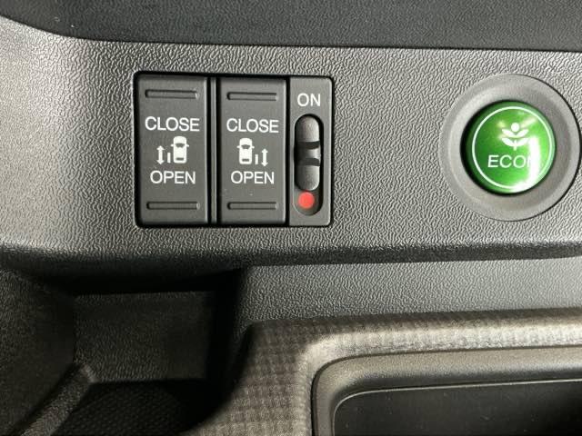 ステップワゴンスパーダ スパーダホンダセンシング　ドラレコ　ナビ　Ｒカメラ　ブルートゥース　盗難防止　助手席エアバッグ　Ｗパワスラ　記録簿有　地デジ　ＬＥＤライト　横滑り防止システム　オートエアコン　リアカメラ　ドライブレコーダー装着車　ＵＳＢ（24枚目）