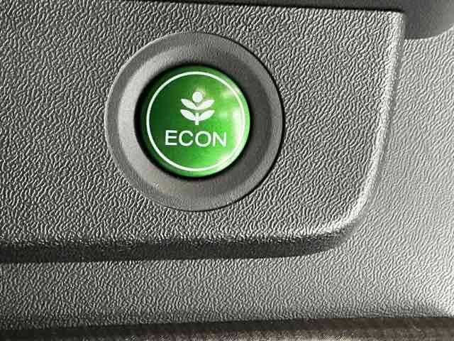 ステップワゴンスパーダ スパーダホンダセンシング　ドラレコ　ナビ　Ｒカメラ　ブルートゥース　盗難防止　助手席エアバッグ　Ｗパワスラ　記録簿有　地デジ　ＬＥＤライト　横滑り防止システム　オートエアコン　リアカメラ　ドライブレコーダー装着車　ＵＳＢ（27枚目）