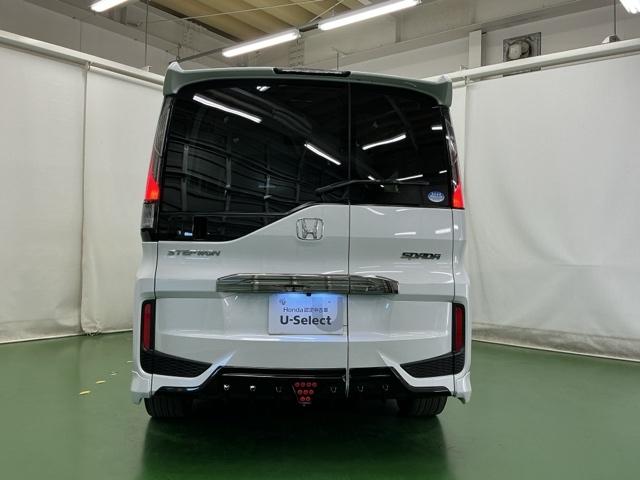 ステップワゴンスパーダ スパーダ・クールスピリットホンダセンシング　ドラレコ　ナビ　Ｒカメラ　ブルートゥース　サイドエアバック　スマートキ　左右電動スライドドア　バックモニタ　地ＴＶ　三列シート　ＵＳＢ　助手席エアバッグ　ドライブレコーダ　ＡＡＣ　横滑り防止機能（9枚目）