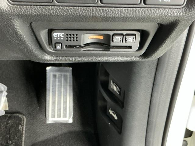 ステップワゴンスパーダ スパーダ・クールスピリットホンダセンシング　ドラレコ　ナビ　Ｒカメラ　ブルートゥース　サイドエアバック　スマートキ　左右電動スライドドア　バックモニタ　地ＴＶ　三列シート　ＵＳＢ　助手席エアバッグ　ドライブレコーダ　ＡＡＣ　横滑り防止機能（15枚目）