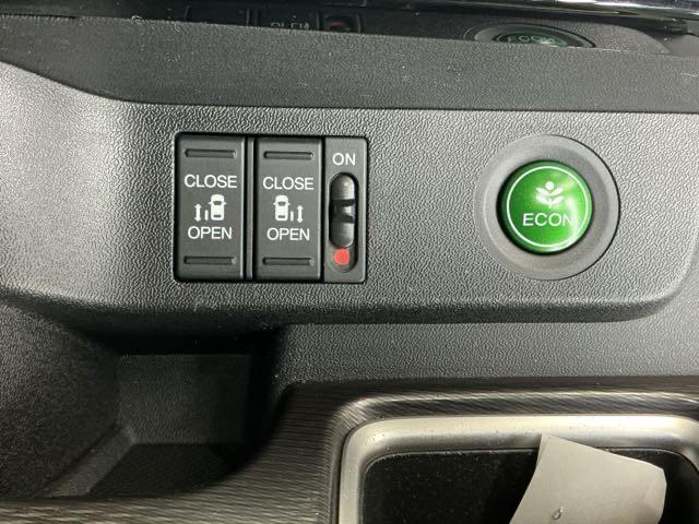 ステップワゴンスパーダ スパーダ・クールスピリットホンダセンシング　ドラレコ　ナビ　Ｒカメラ　ブルートゥース　サイドエアバック　スマートキ　左右電動スライドドア　バックモニタ　地ＴＶ　三列シート　ＵＳＢ　助手席エアバッグ　ドライブレコーダ　ＡＡＣ　横滑り防止機能（60枚目）