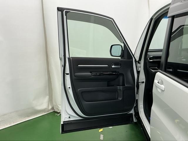 ステップワゴンスパーダ スパーダ・クールスピリットホンダセンシング　ドラレコ　ナビ　Ｒカメラ　ブルートゥース　サイドエアバック　スマートキ　左右電動スライドドア　バックモニタ　地ＴＶ　三列シート　ＵＳＢ　助手席エアバッグ　ドライブレコーダ　ＡＡＣ　横滑り防止機能（65枚目）