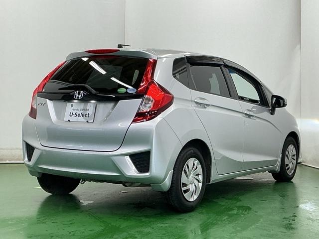 フィット 13G・Lパッケージ Rカメラ ブルートゥース CD ETC 軽減ブレーキ 盗難警報装置 Bカメ Sキー フルオートエアコン 整備記録簿 リモコンキー サイドSRS 横滑り防止機能 エアバック アイスト パワーウィンド(8枚目)