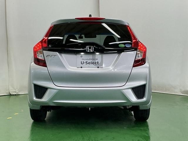 フィット 13G・Lパッケージ Rカメラ ブルートゥース CD ETC 軽減ブレーキ 盗難警報装置 Bカメ Sキー フルオートエアコン 整備記録簿 リモコンキー サイドSRS 横滑り防止機能 エアバック アイスト パワーウィンド(9枚目)