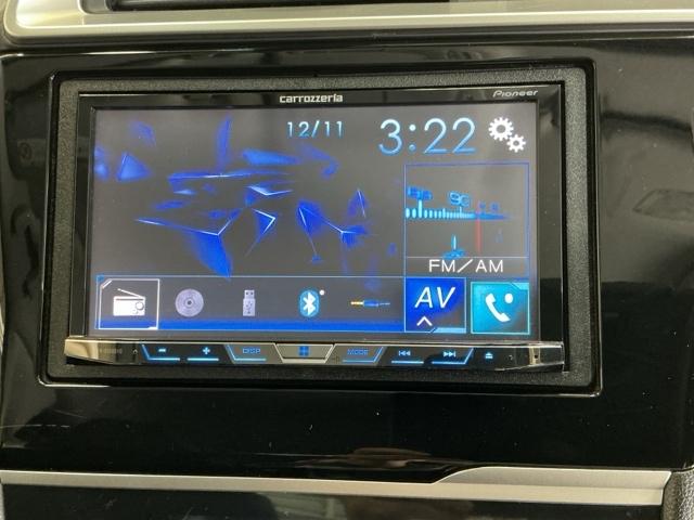 フィット 13G・Lパッケージ Rカメラ ブルートゥース CD ETC 軽減ブレーキ 盗難警報装置 Bカメ Sキー フルオートエアコン 整備記録簿 リモコンキー サイドSRS 横滑り防止機能 エアバック アイスト パワーウィンド(11枚目)