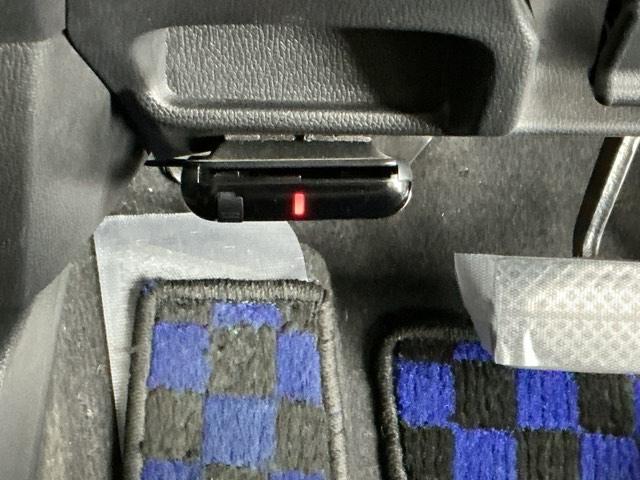 フィット 13G・Lパッケージ Rカメラ ブルートゥース CD ETC 軽減ブレーキ 盗難警報装置 Bカメ Sキー フルオートエアコン 整備記録簿 リモコンキー サイドSRS 横滑り防止機能 エアバック アイスト パワーウィンド(13枚目)