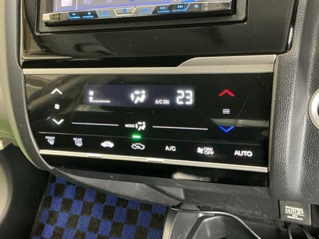 フィット 13G・Lパッケージ Rカメラ ブルートゥース CD ETC 軽減ブレーキ 盗難警報装置 Bカメ Sキー フルオートエアコン 整備記録簿 リモコンキー サイドSRS 横滑り防止機能 エアバック アイスト パワーウィンド(14枚目)