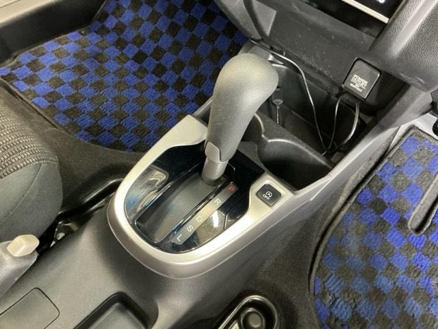 フィット 13G・Lパッケージ Rカメラ ブルートゥース CD ETC 軽減ブレーキ 盗難警報装置 Bカメ Sキー フルオートエアコン 整備記録簿 リモコンキー サイドSRS 横滑り防止機能 エアバック アイスト パワーウィンド(15枚目)