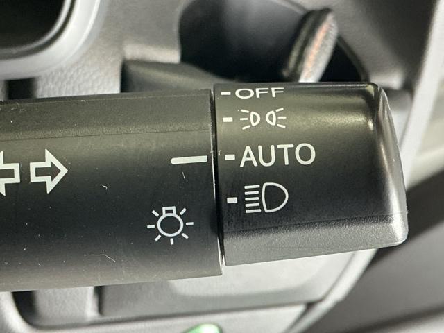 フィット 13G・Lパッケージ Rカメラ ブルートゥース CD ETC 軽減ブレーキ 盗難警報装置 Bカメ Sキー フルオートエアコン 整備記録簿 リモコンキー サイドSRS 横滑り防止機能 エアバック アイスト パワーウィンド(19枚目)