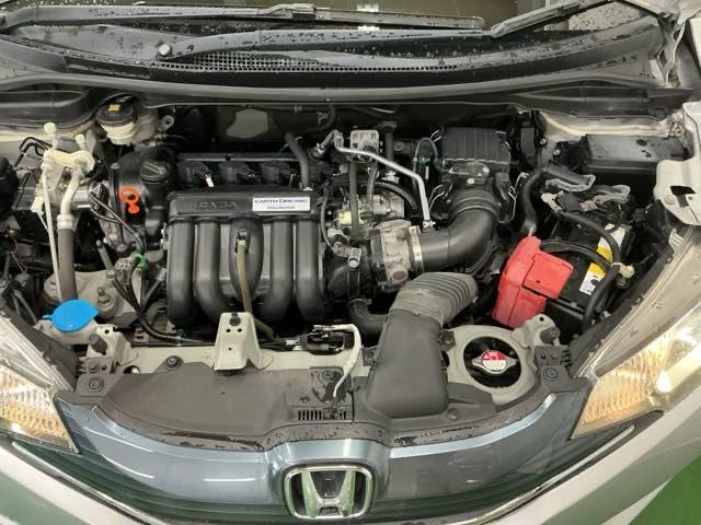 フィット 13G・Lパッケージ Rカメラ ブルートゥース CD ETC 軽減ブレーキ 盗難警報装置 Bカメ Sキー フルオートエアコン 整備記録簿 リモコンキー サイドSRS 横滑り防止機能 エアバック アイスト パワーウィンド(26枚目)