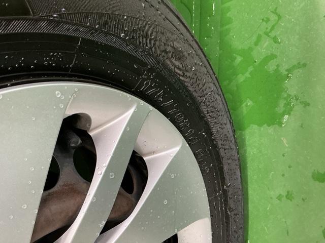 フィット 13G・Lパッケージ Rカメラ ブルートゥース CD ETC 軽減ブレーキ 盗難警報装置 Bカメ Sキー フルオートエアコン 整備記録簿 リモコンキー サイドSRS 横滑り防止機能 エアバック アイスト パワーウィンド(44枚目)