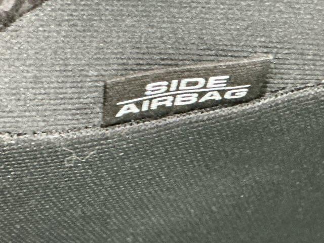 フィット 13G・Lパッケージ Rカメラ ブルートゥース CD ETC 軽減ブレーキ 盗難警報装置 Bカメ Sキー フルオートエアコン 整備記録簿 リモコンキー サイドSRS 横滑り防止機能 エアバック アイスト パワーウィンド(55枚目)