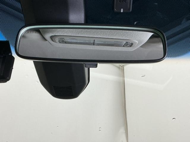 フィット 13G・Lパッケージ Rカメラ ブルートゥース CD ETC 軽減ブレーキ 盗難警報装置 Bカメ Sキー フルオートエアコン 整備記録簿 リモコンキー サイドSRS 横滑り防止機能 エアバック アイスト パワーウィンド(62枚目)