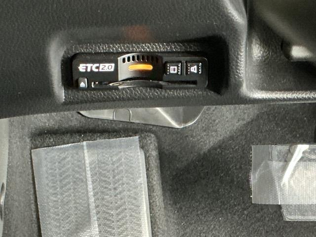 ヴェゼル e:HEVZ ナビ Rカメラ ブルートゥース フルセグ 衝突回避支援ブレーキ機能 スマキ Pトランク フルオートエアコン エアバッグ 両席エアバック 記録簿付 パワーウィンドウ LEDランプ ソナー クルーズC(13枚目)