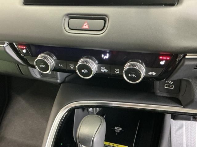 ヴェゼル e:HEVZ ナビ Rカメラ ブルートゥース フルセグ 衝突回避支援ブレーキ機能 スマキ Pトランク フルオートエアコン エアバッグ 両席エアバック 記録簿付 パワーウィンドウ LEDランプ ソナー クルーズC(14枚目)