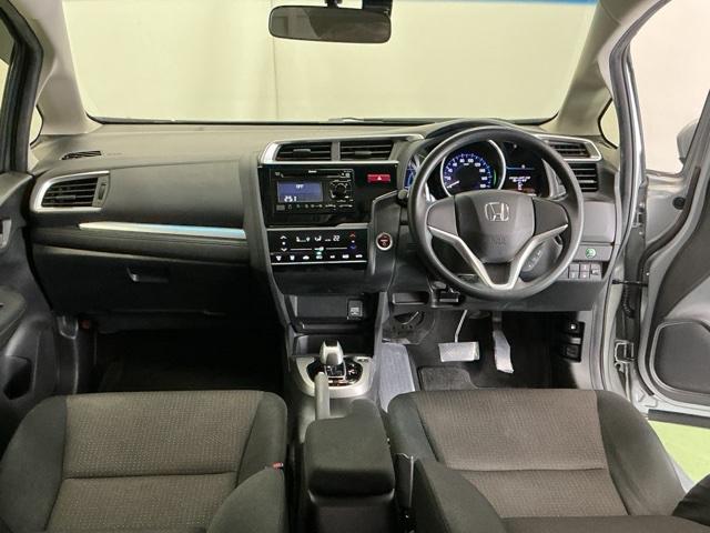 フィットハイブリッド Fパッケージ 運転席/助手席エアバッグ CD ABS 盗難警報装置 記録簿有り AUTOエアコン 助手席エアバック ECON 横滑り防止システム キーレスエントリー 運転席エアバック パワーステアリング(2枚目)