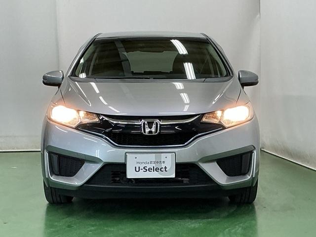 フィットハイブリッド Fパッケージ 運転席/助手席エアバッグ CD ABS 盗難警報装置 記録簿有り AUTOエアコン 助手席エアバック ECON 横滑り防止システム キーレスエントリー 運転席エアバック パワーステアリング(6枚目)