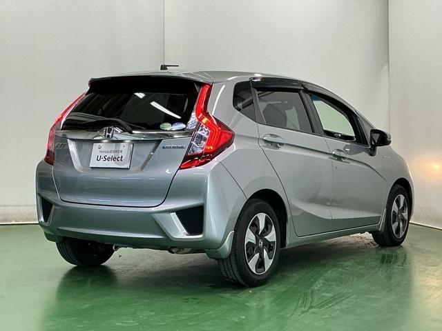 フィットハイブリッド Fパッケージ 運転席/助手席エアバッグ CD ABS 盗難警報装置 記録簿有り AUTOエアコン 助手席エアバック ECON 横滑り防止システム キーレスエントリー 運転席エアバック パワーステアリング(8枚目)