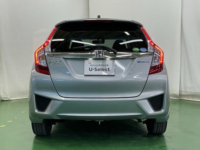 フィットハイブリッド Fパッケージ 運転席/助手席エアバッグ CD ABS 盗難警報装置 記録簿有り AUTOエアコン 助手席エアバック ECON 横滑り防止システム キーレスエントリー 運転席エアバック パワーステアリング(9枚目)