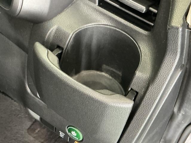 フィットハイブリッド Fパッケージ 運転席/助手席エアバッグ CD ABS 盗難警報装置 記録簿有り AUTOエアコン 助手席エアバック ECON 横滑り防止システム キーレスエントリー 運転席エアバック パワーステアリング(14枚目)