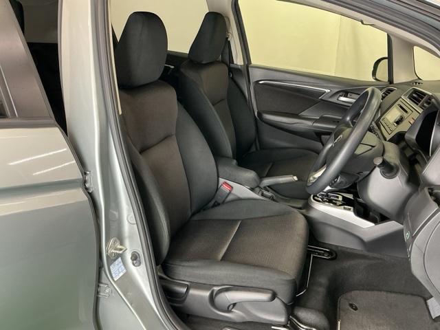 フィットハイブリッド Fパッケージ 運転席/助手席エアバッグ CD ABS 盗難警報装置 記録簿有り AUTOエアコン 助手席エアバック ECON 横滑り防止システム キーレスエントリー 運転席エアバック パワーステアリング(16枚目)