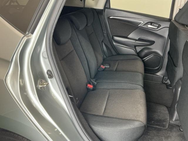 フィットハイブリッド Fパッケージ 運転席/助手席エアバッグ CD ABS 盗難警報装置 記録簿有り AUTOエアコン 助手席エアバック ECON 横滑り防止システム キーレスエントリー 運転席エアバック パワーステアリング(17枚目)