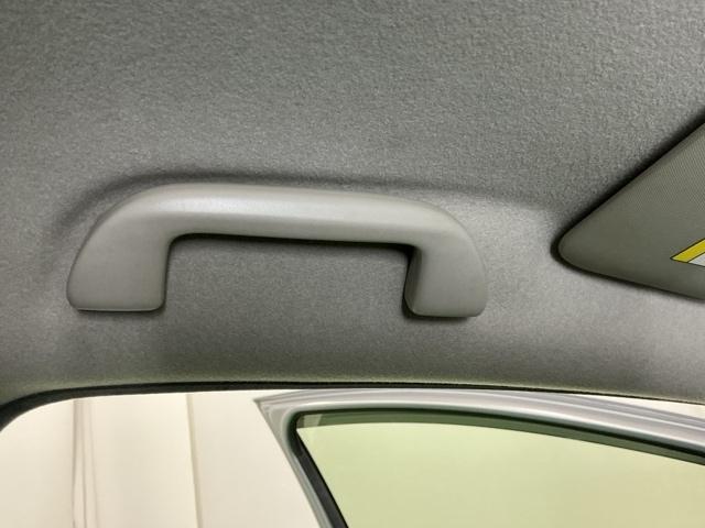 フィットハイブリッド Fパッケージ 運転席/助手席エアバッグ CD ABS 盗難警報装置 記録簿有り AUTOエアコン 助手席エアバック ECON 横滑り防止システム キーレスエントリー 運転席エアバック パワーステアリング(47枚目)