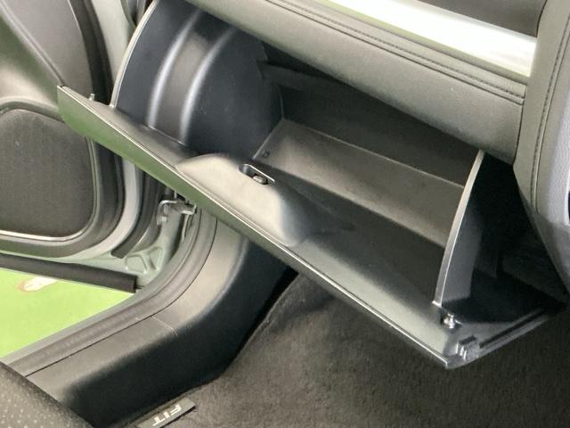 フィットハイブリッド Fパッケージ 運転席/助手席エアバッグ CD ABS 盗難警報装置 記録簿有り AUTOエアコン 助手席エアバック ECON 横滑り防止システム キーレスエントリー 運転席エアバック パワーステアリング(53枚目)
