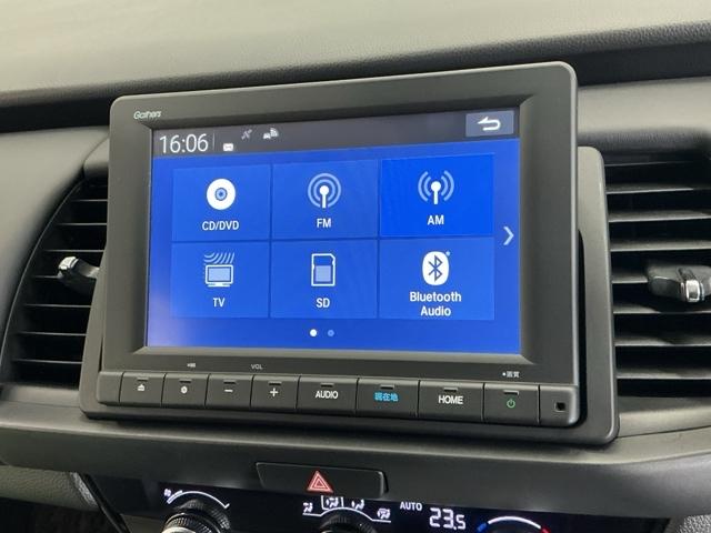 フィット e:HEVホーム ナビ Rカメラ ブルートゥース フルセグ 前後誤発進抑制機能 クリソナ 助手席エアバッグ 運転席エアバッグ アイドリングストップ LEDライト USB接続 バックカメラ ABS サイドエアバッグ(11枚目)
