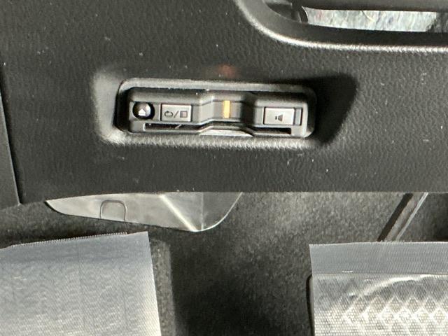 フィット e:HEVホーム ナビ Rカメラ ブルートゥース フルセグ 前後誤発進抑制機能 クリソナ 助手席エアバッグ 運転席エアバッグ アイドリングストップ LEDライト USB接続 バックカメラ ABS サイドエアバッグ(13枚目)