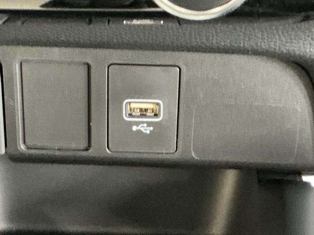 フィット e:HEVホーム ナビ Rカメラ ブルートゥース フルセグ 前後誤発進抑制機能 クリソナ 助手席エアバッグ 運転席エアバッグ アイドリングストップ LEDライト USB接続 バックカメラ ABS サイドエアバッグ(18枚目)