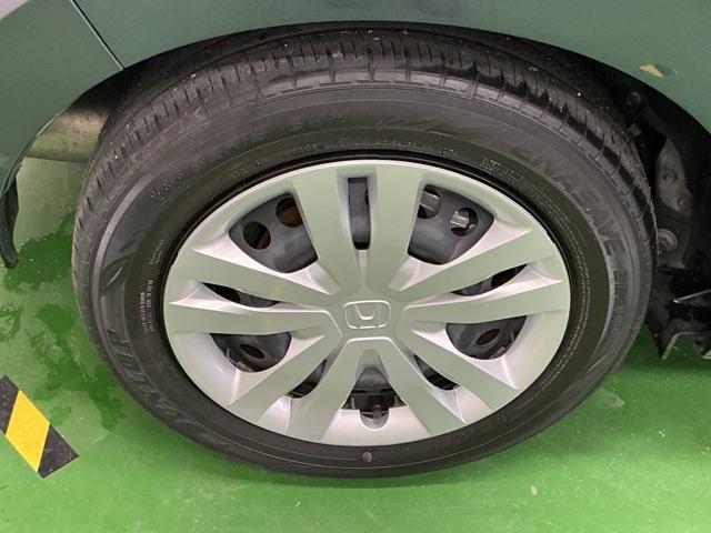 フィット e:HEVホーム ナビ Rカメラ ブルートゥース フルセグ 前後誤発進抑制機能 クリソナ 助手席エアバッグ 運転席エアバッグ アイドリングストップ LEDライト USB接続 バックカメラ ABS サイドエアバッグ(28枚目)