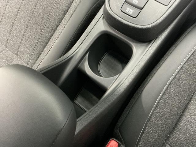 フィット e:HEVホーム ナビ Rカメラ ブルートゥース フルセグ 前後誤発進抑制機能 クリソナ 助手席エアバッグ 運転席エアバッグ アイドリングストップ LEDライト USB接続 バックカメラ ABS サイドエアバッグ(57枚目)