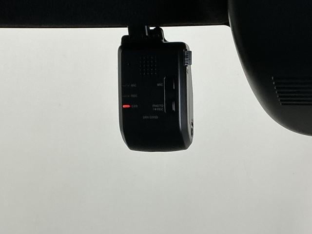 N-BOXカスタム ベースグレード ドラレコ ナビ Rカメラ ブルートゥース USB接続 CMBS Dレコ ベンチシート オートエアコン スマートキ LED 盗難防止装置 クルコン ETC バックカメラ フルセグTV パワーステアリング(13枚目)