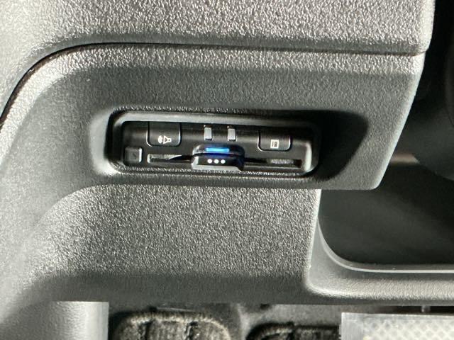 N-BOXカスタム ベースグレード ドラレコ ナビ Rカメラ ブルートゥース USB接続 CMBS Dレコ ベンチシート オートエアコン スマートキ LED 盗難防止装置 クルコン ETC バックカメラ フルセグTV パワーステアリング(15枚目)