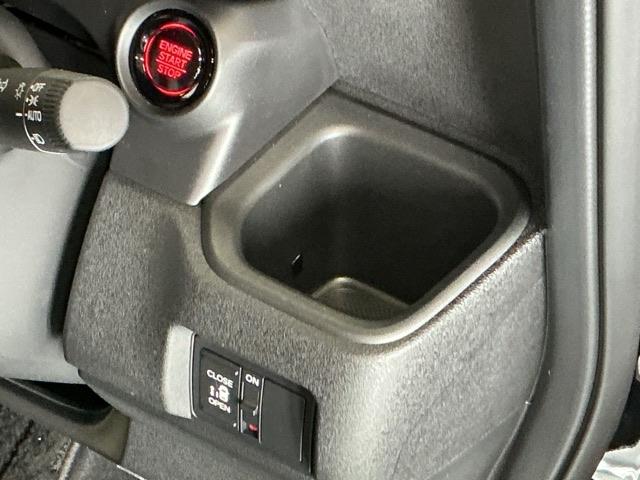 N-BOXカスタム ベースグレード ドラレコ ナビ Rカメラ ブルートゥース USB接続 CMBS Dレコ ベンチシート オートエアコン スマートキ LED 盗難防止装置 クルコン ETC バックカメラ フルセグTV パワーステアリング(20枚目)