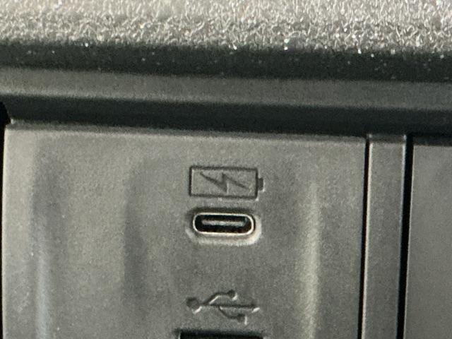 N-BOXカスタム ベースグレード ドラレコ ナビ Rカメラ ブルートゥース USB接続 CMBS Dレコ ベンチシート オートエアコン スマートキ LED 盗難防止装置 クルコン ETC バックカメラ フルセグTV パワーステアリング(22枚目)