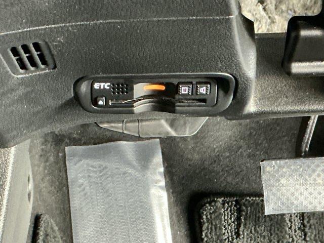 ヴェゼル X・ホンダセンシング ナビ Rカメラ ブルートゥース フルセグTV Wエアバッグ 盗難防止 アクティブクルーズコントロール オートエアコン LEDランプ 衝突軽減ブレ-キ パワステ 整備記録簿 カーテンエアバック ABS(13枚目)