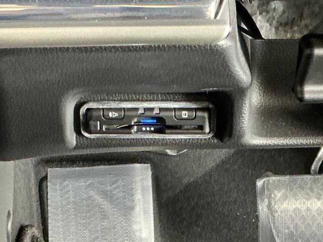 ヴェゼル e:HEVX ドラレコ ナビ Rカメラ ブルートゥース ソナー クルコン エアコン シ-トヒ-タ- スマキー VSA LEDライト ETC車載器 DVD エアバッグ ABS 地デジTV キーレスエントリー(15枚目)