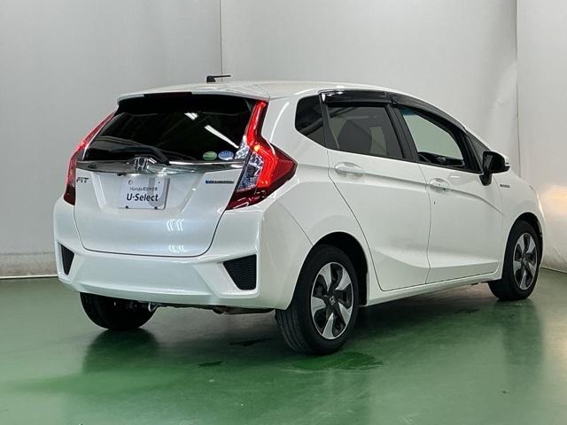 フィットハイブリッド Fパッケージコンフォートエディション ナビ Rカメラ ブルートゥース フルセグTV 地デジフルセグ セキュリティアラーム リアカメラ ETC車載器 エアコン スマートキー アイドリングストップ キーレス 前席シートヒーター ABS(8枚目)