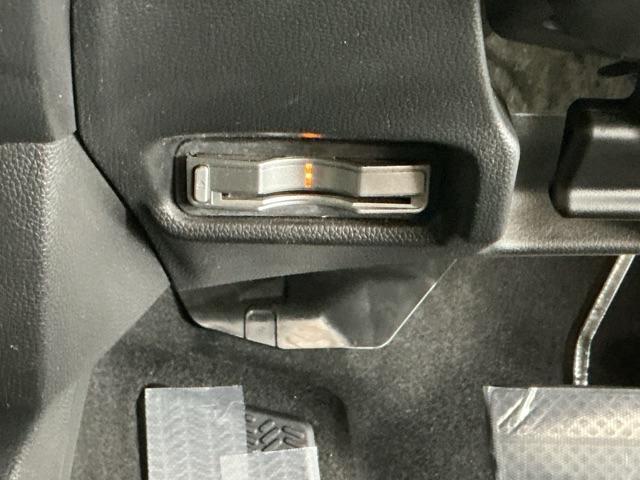 フィットハイブリッド Fパッケージコンフォートエディション ナビ Rカメラ ブルートゥース フルセグTV 地デジフルセグ セキュリティアラーム リアカメラ ETC車載器 エアコン スマートキー アイドリングストップ キーレス 前席シートヒーター ABS(13枚目)