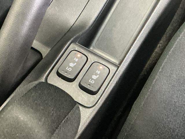 フィットハイブリッド Fパッケージコンフォートエディション ナビ Rカメラ ブルートゥース フルセグTV 地デジフルセグ セキュリティアラーム リアカメラ ETC車載器 エアコン スマートキー アイドリングストップ キーレス 前席シートヒーター ABS(14枚目)