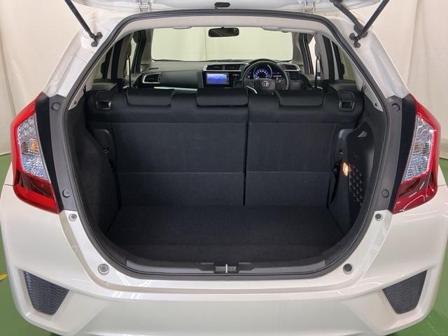 フィットハイブリッド Fパッケージコンフォートエディション ナビ Rカメラ ブルートゥース フルセグTV 地デジフルセグ セキュリティアラーム リアカメラ ETC車載器 エアコン スマートキー アイドリングストップ キーレス 前席シートヒーター ABS(25枚目)