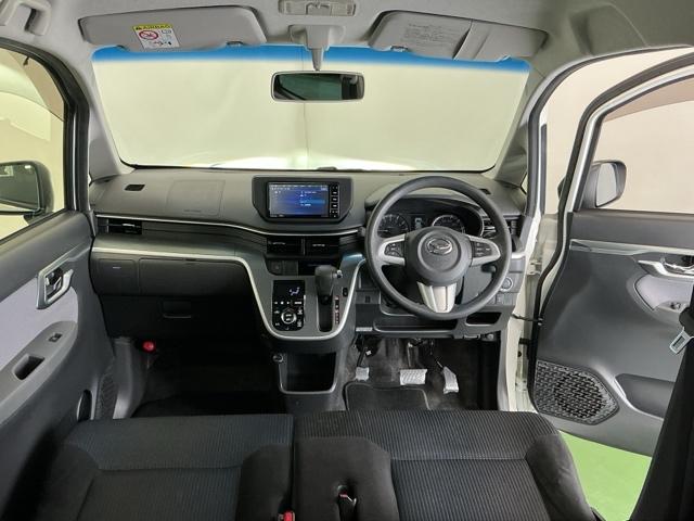 �h���C�o�[�𒆐S�Ɏ��R�Ɏ肪�͂��ʒu�ɂ`�s�Z���N�g���o�[��G�A�R���A�l�X�ȑ���X�C�b�`�Ȃǂ�z�u�A���쐫�ɗD��Ă��܂�