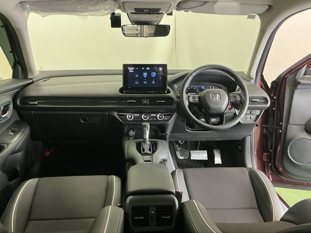 �h���C�o�[�𒆐S�Ɏ��R�Ɏ肪�͂��ʒu�ɂ`�s�Z���N�g���o�[��G�A�R���A�l�X�ȑ���X�C�b�`�Ȃǂ�z�u�A���쐫�ɗD��Ă��܂�